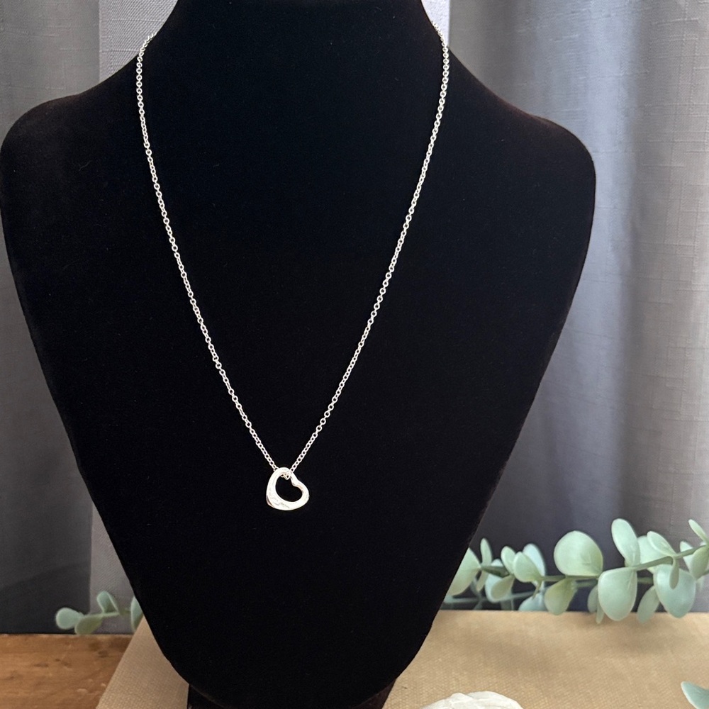 Vintage Avon Floating Open Heart Necklace Silver Tone Minimalist 18” 90s